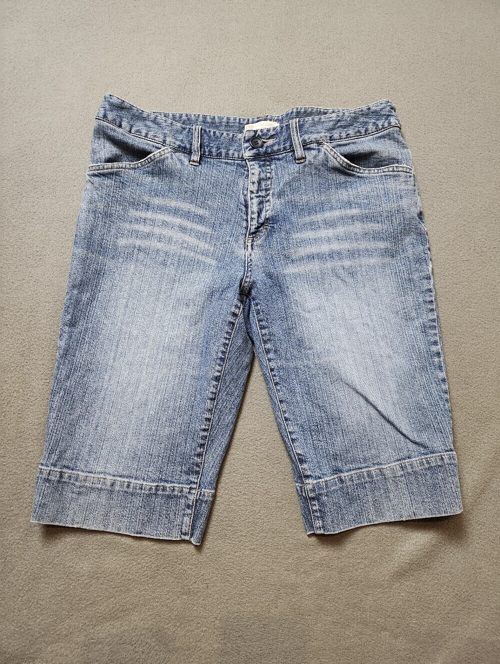 Tribal Jeans Light Wash Cropped Cuffed Denim Capri Bermuda Shorts Size 12